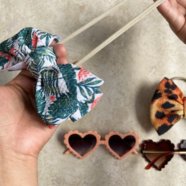 Lunettes et noeud pour bébé