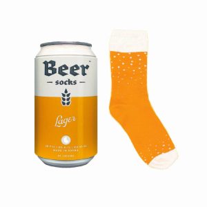 Canette ouverte dévoilant les chaussettes bière Lager.