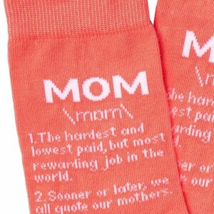 Détail des chaussettes "Mom" Fisura avec imprimé amusant.