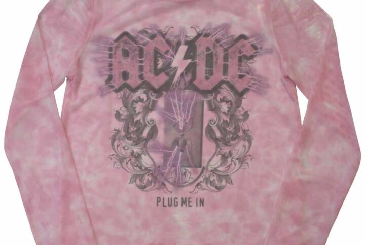 Crop top AC/DC rose pour femmes avec imprimé sublimation "Plug Me In", manches longues et tissu en maille.