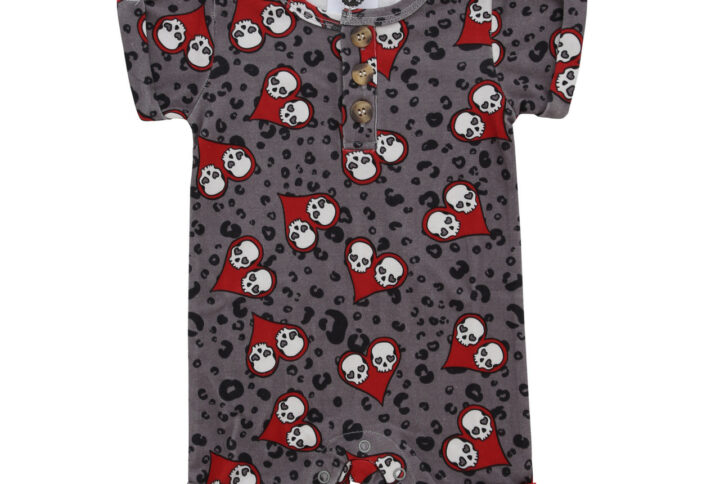 Combishort "Red Love Skulls" pour bébé, imprimé rock rouge, boutons-pression et revers élégants, 100 % coton doux.