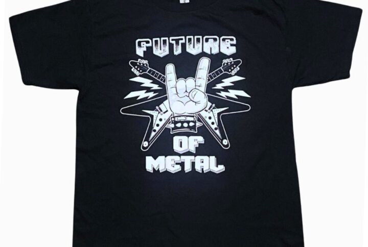 Tee-shirt noir avec sérigraphie "Future of Metal" sur le devant.