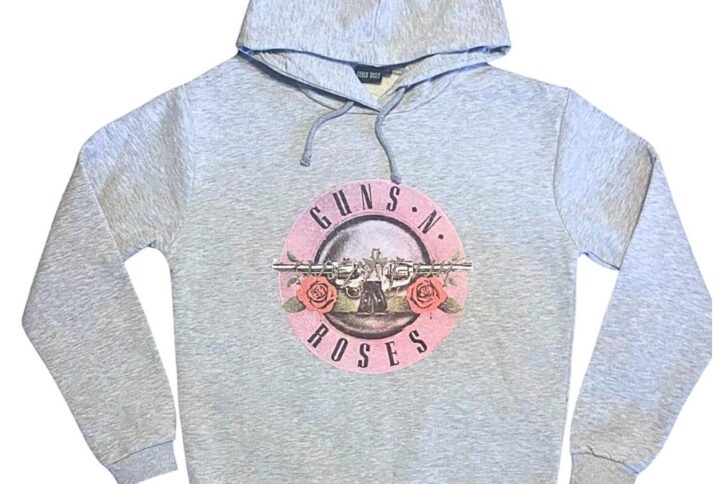 Sweat femme Guns N’ Roses gris avec logo rose girly sur le devant.