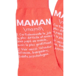 Détail des chaussettes Maman Fisura montrant la texture douce et l’élasticité du tissu.