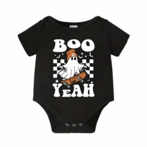 body bébé noir avec fantôme skateur et slogan Halloween Boo Yeah