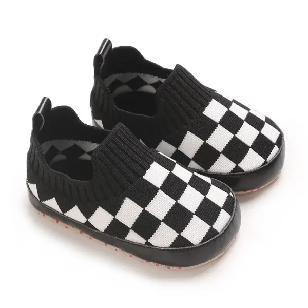 Chaussons bébé à carreaux noir et blanc
